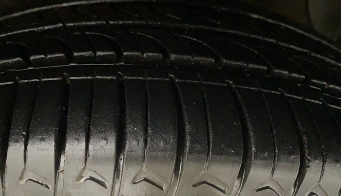 2020 Hyundai GRAND I10 NIOS SPORTZ AMT 1.2 KAPPA VTVT, Petrol, Automatic, 24,643 km, Right Front Tyre Tread