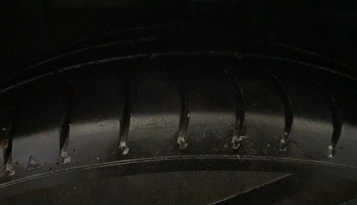 2018 Hyundai Grand i10 MAGNA 1.2 KAPPA VTVT, CNG, Manual, 51,511 km, Left Front Tyre Tread