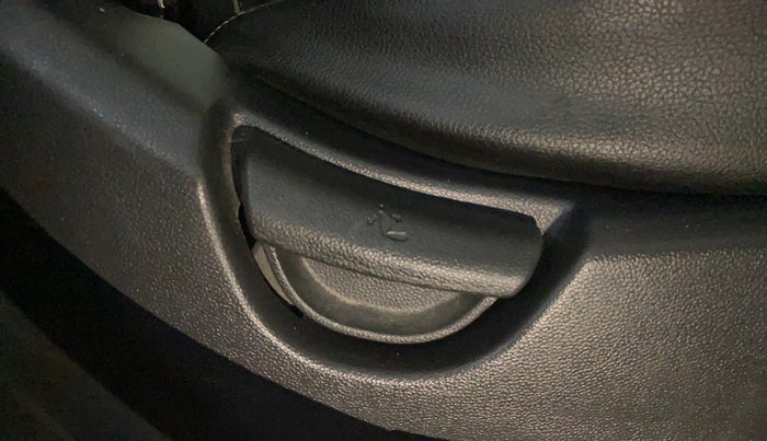 2018 Hyundai Grand i10 MAGNA 1.2 KAPPA VTVT, CNG, Manual, 51,511 km, Driver Side Adjustment Panel