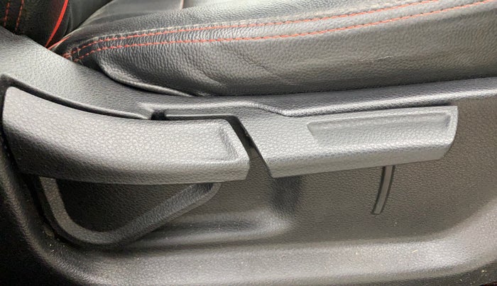 2021 KIA SONET HTX 1.0 IMT, Petrol, Manual, 56,980 km, Driver Side Adjustment Panel