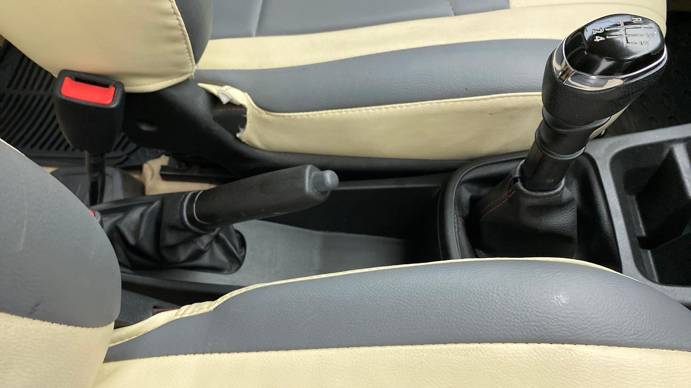 2020 Renault Kwid 1.0 RXT Opt, Petrol, Manual, 19,551 km, Gear Lever