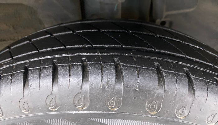2020 Renault Kwid 1.0 RXT Opt, Petrol, Manual, 19,551 km, Right Front Tyre Tread