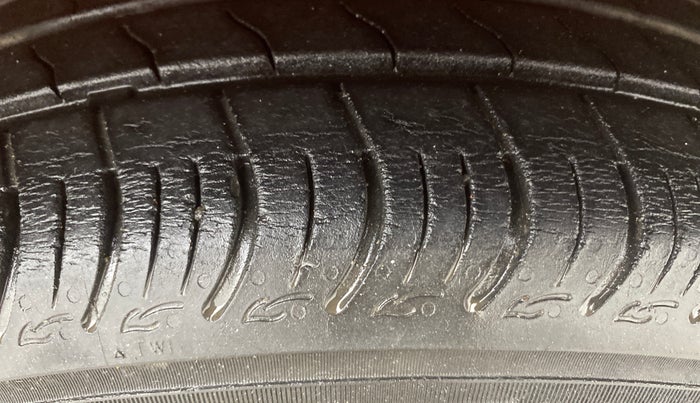 2017 Maruti Celerio ZXI AMT (O), Petrol, Automatic, 76,503 km, Right Front Tyre Tread