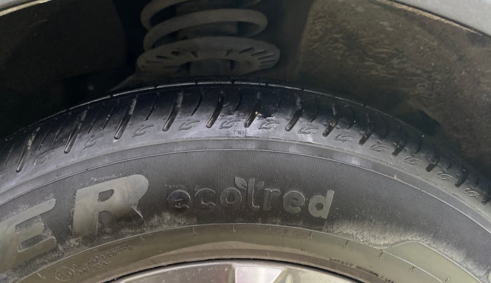 2022 Mahindra XUV700 AX 7 LUXURY P AT 7 STR, Petrol, Automatic, 89,205 km, Right Front Tyre Tread