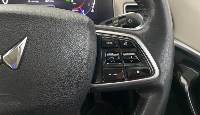 2022 Mahindra XUV700 AX 7 LUXURY P AT 7 STR, Petrol, Automatic, 89,205 km, Adaptive Cruise Control