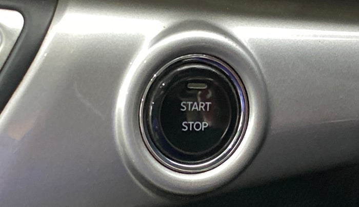 2022 Mahindra XUV700 AX 7 LUXURY P AT 7 STR, Petrol, Automatic, 89,205 km, Keyless Start/ Stop Button