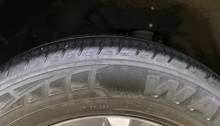 2022 Mahindra XUV700 AX 7 LUXURY P AT 7 STR, Petrol, Automatic, 89,205 km, Left Rear Tyre Tread