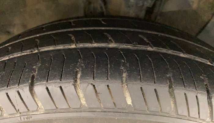 2015 Hyundai Elite i20 MAGNA 1.2, Petrol, Manual, 72,718 km, Right Front Tyre Tread