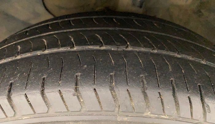 2015 Hyundai Elite i20 MAGNA 1.2, Petrol, Manual, 72,718 km, Left Front Tyre Tread