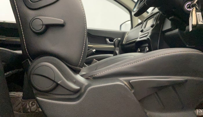 2017 Tata Hexa XT 4X2 6 STR, Diesel, Manual, 91,455 km, Driver Side Adjustment Panel