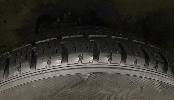 2017 Tata Hexa XT 4X2 6 STR, Diesel, Manual, 91,455 km, Left Front Tyre Tread