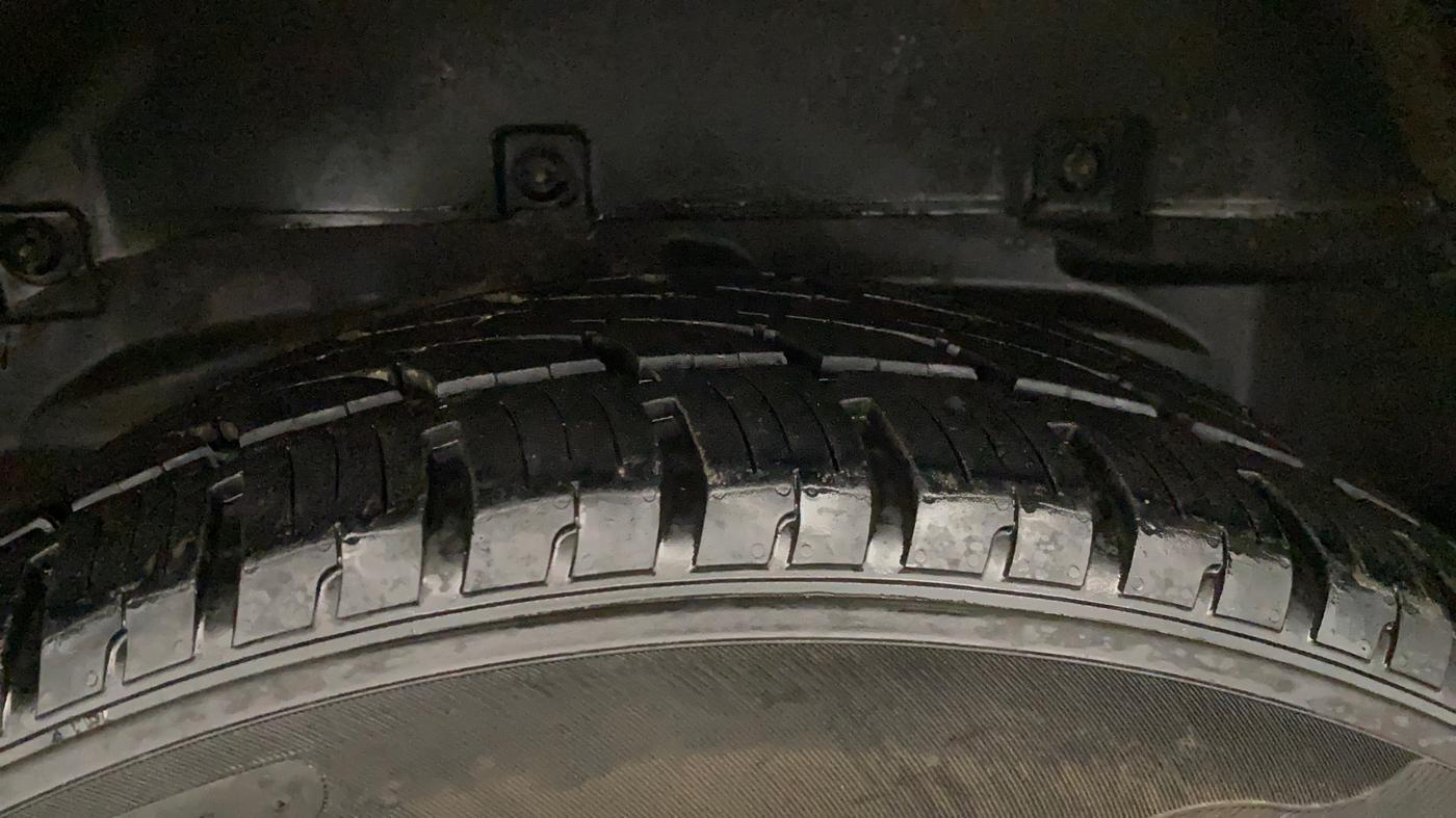 2017 Tata Hexa XT 4X2 6 STR, Diesel, Manual, 91,455 km, Left Rear Tyre Tread