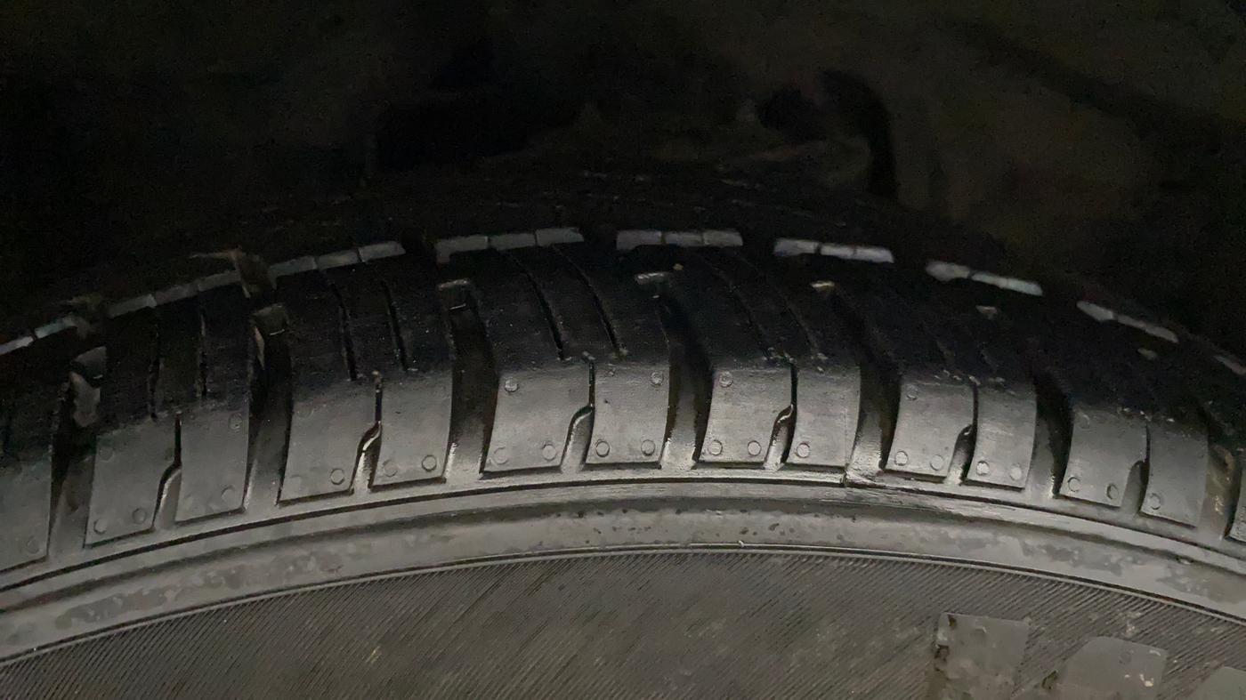 2017 Tata Hexa XT 4X2 6 STR, Diesel, Manual, 91,455 km, Right Front Tyre Tread