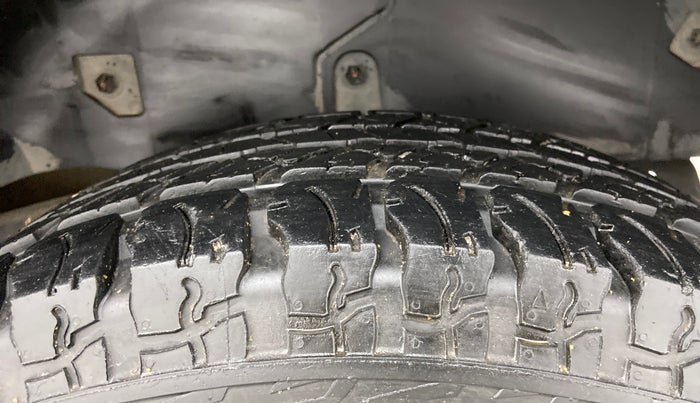 2020 Mahindra Thar LX  P 4WD AT CONVERTIBLE, Petrol, Automatic, 23,584 km, Left Rear Tyre Tread