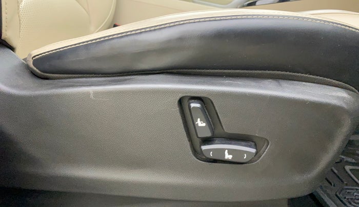 2021 MG HECTOR SHARP 1.5 PETROL CVT, Petrol, Automatic, 1,00,401 km, Driver Side Adjustment Panel