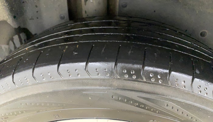 2021 MG HECTOR SHARP 1.5 PETROL CVT, Petrol, Automatic, 1,00,401 km, Right Rear Tyre Tread