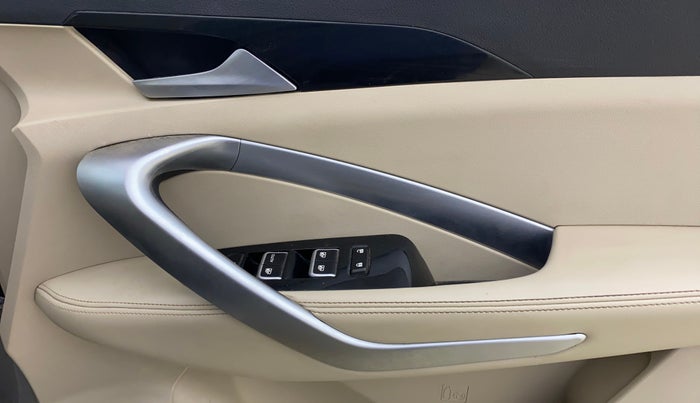 2021 MG HECTOR SHARP 1.5 PETROL CVT, Petrol, Automatic, 1,00,401 km, Driver Side Door Panels Control