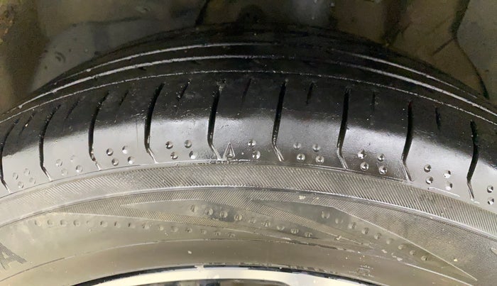 2021 MG HECTOR SHARP 1.5 PETROL CVT, Petrol, Automatic, 1,00,401 km, Left Front Tyre Tread