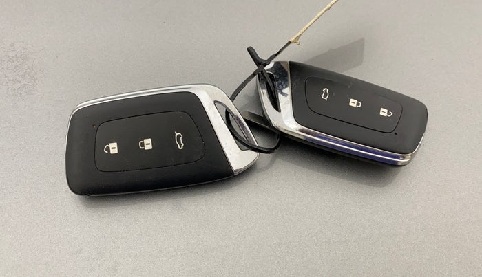 2021 MG HECTOR SHARP 1.5 PETROL CVT, Petrol, Automatic, 1,00,401 km, Key Close Up