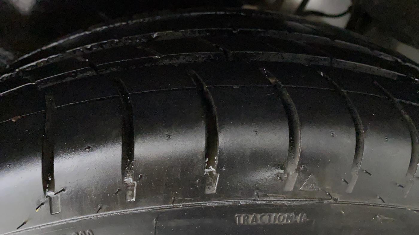 2015 Maruti Ciaz ZXI, Petrol, Manual, 79,579 km, Left Rear Tyre Tread