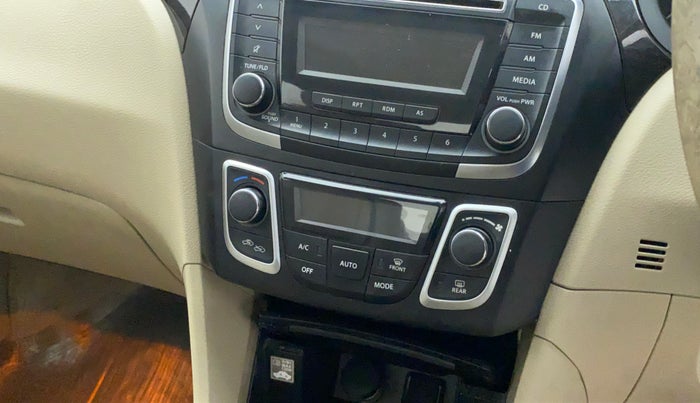 2015 Maruti Ciaz ZXI, Petrol, Manual, 79,579 km, AC Unit - Minor issue in the heater switch