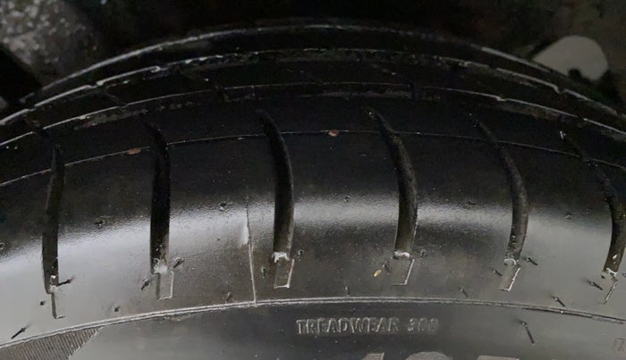 2015 Maruti Ciaz ZXI, Petrol, Manual, 79,579 km, Left Front Tyre Tread