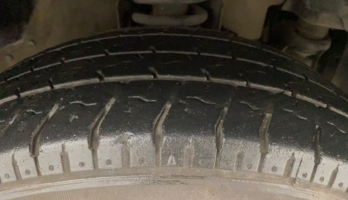 2016 Mahindra TUV300 T8, Diesel, Manual, 98,798 km, Right Front Tyre Tread