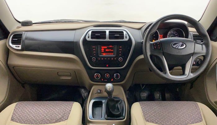 2016 Mahindra TUV300 T8, Diesel, Manual, 98,798 km, Dashboard