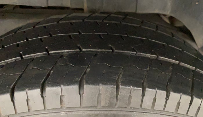 2016 Mahindra TUV300 T8, Diesel, Manual, 98,798 km, Left Rear Tyre Tread