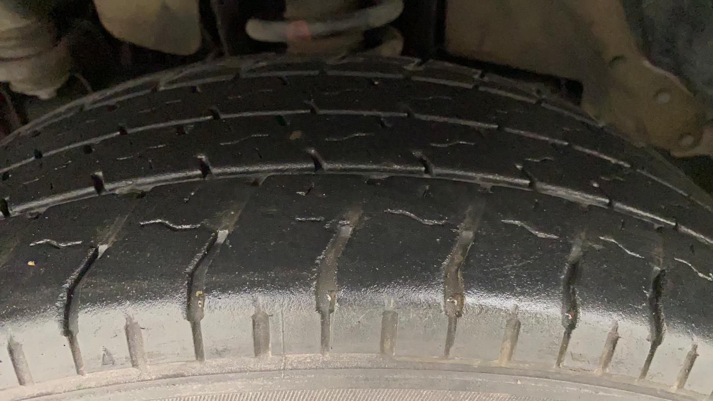 2016 Mahindra TUV300 T8, Diesel, Manual, 98,798 km, Left Front Tyre Tread