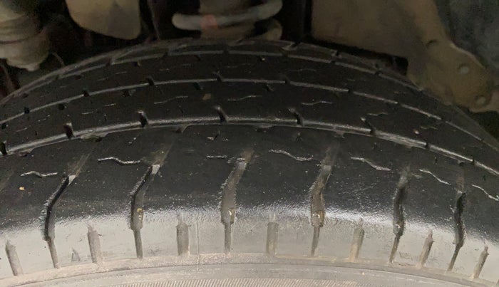 2016 Mahindra TUV300 T8, Diesel, Manual, 98,798 km, Left Front Tyre Tread