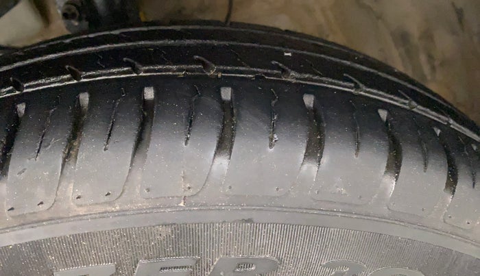 2020 Maruti Swift LXI, Petrol, Manual, 10,679 km, Left Front Tyre Tread