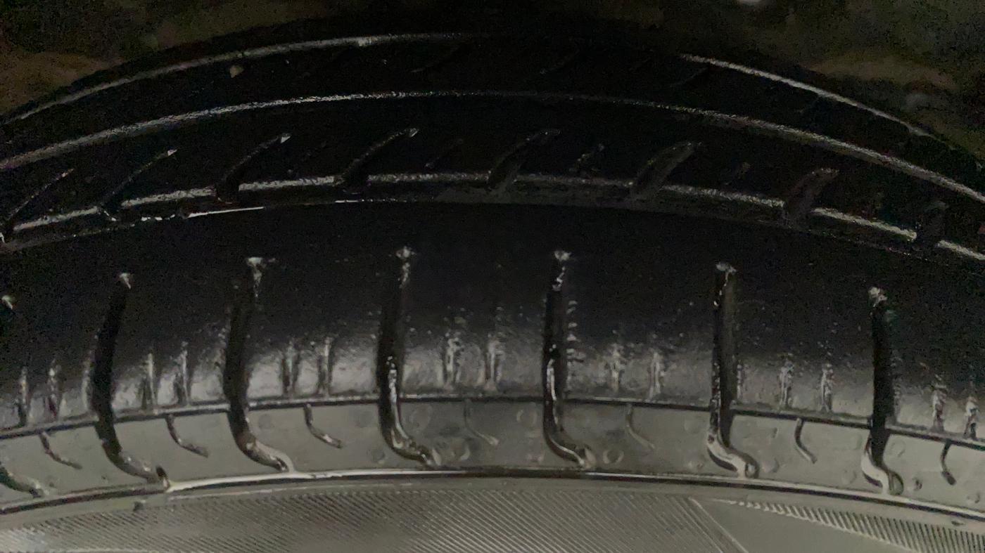 2013 Maruti Wagon R 1.0 LXI CNG, CNG, Manual, 75,562 km, Left Front Tyre Tread