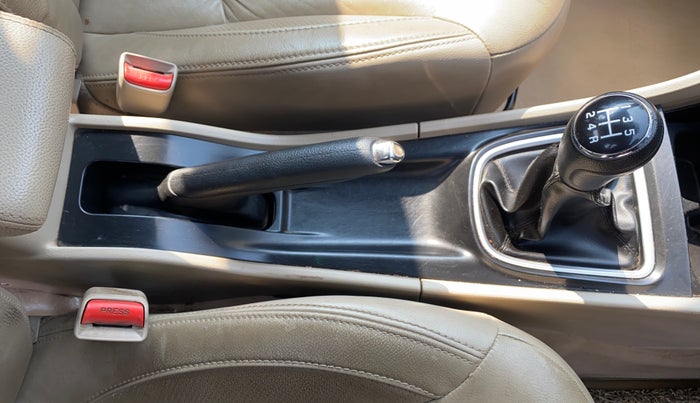 2019 Maruti Ciaz ALPHA 1.5 SHVS PETROL, Petrol, Manual, 96,651 km, Gear Lever