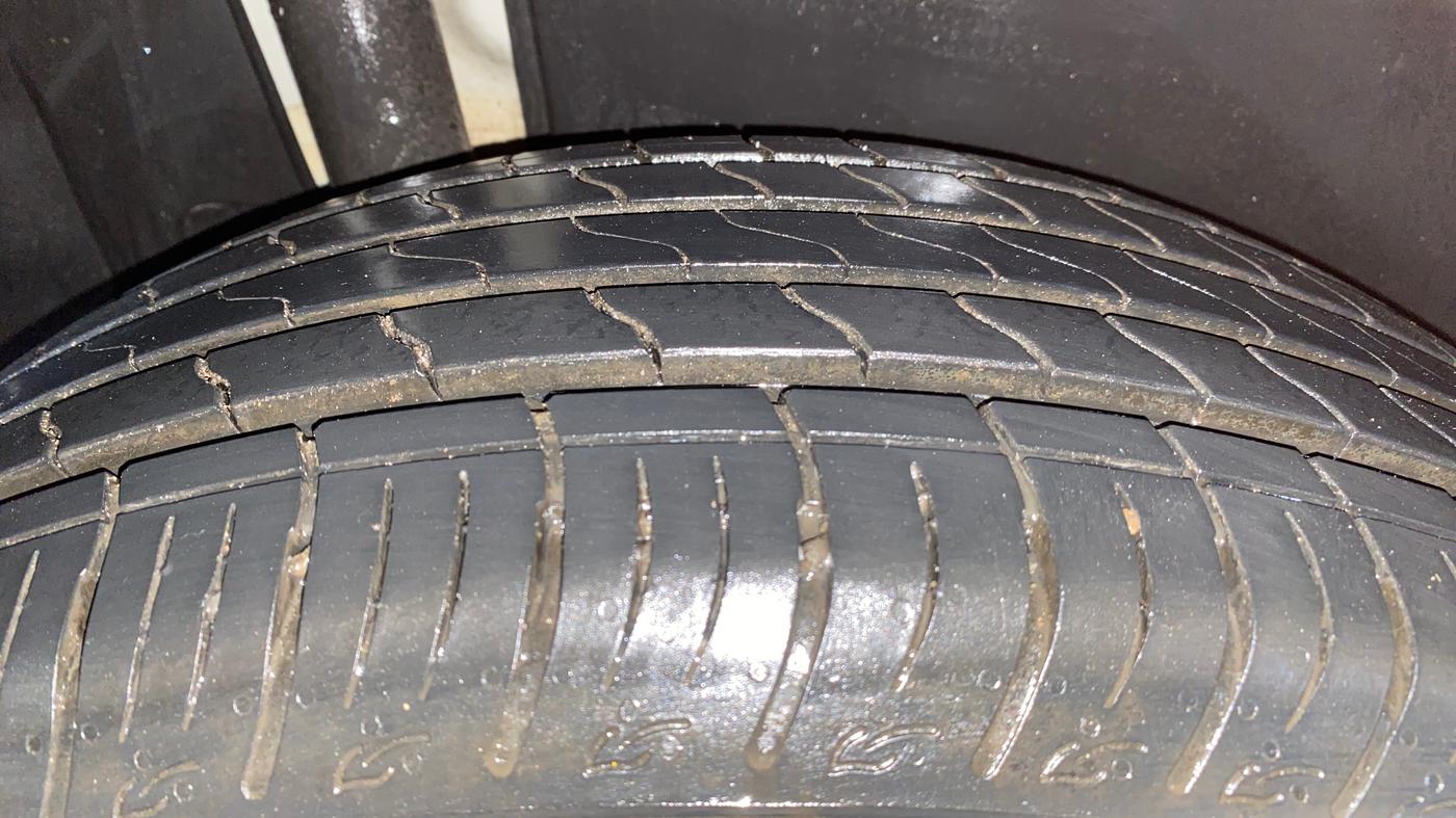 2024 Maruti BREZZA VXI AT SMART HYBRID, Petrol, Automatic, 5,003 km, Right Rear Tyre Tread