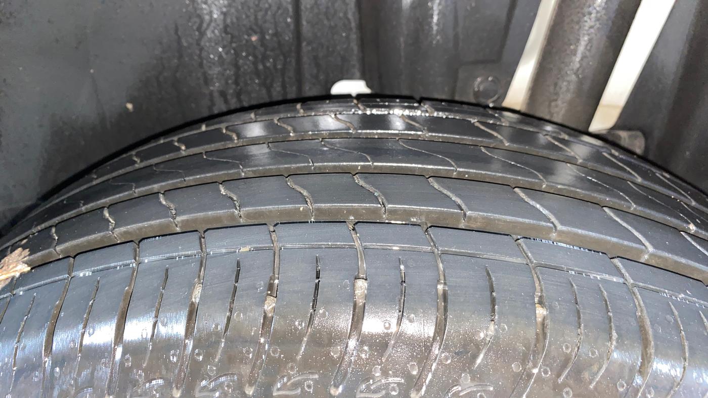 2024 Maruti BREZZA VXI AT SMART HYBRID, Petrol, Automatic, 5,003 km, Left Rear Tyre Tread