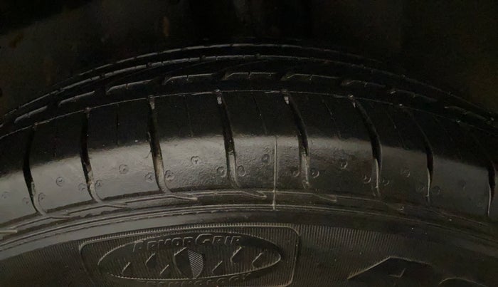 2020 MG HECTOR SHARP 1.5 DCT PETROL, Petrol, Automatic, 24,542 km, Left Rear Tyre Tread