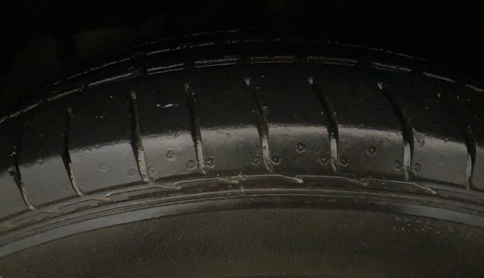 2020 MG HECTOR SHARP 1.5 DCT PETROL, Petrol, Automatic, 24,542 km, Left Front Tyre Tread