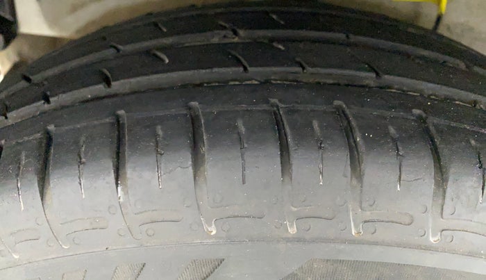 2021 Hyundai GRAND I10 NIOS SPORTZ CNG MT, CNG, Manual, 29,063 km, Right Rear Tyre Tread