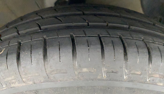 2021 Hyundai GRAND I10 NIOS SPORTZ CNG MT, CNG, Manual, 29,063 km, Right Front Tyre Tread