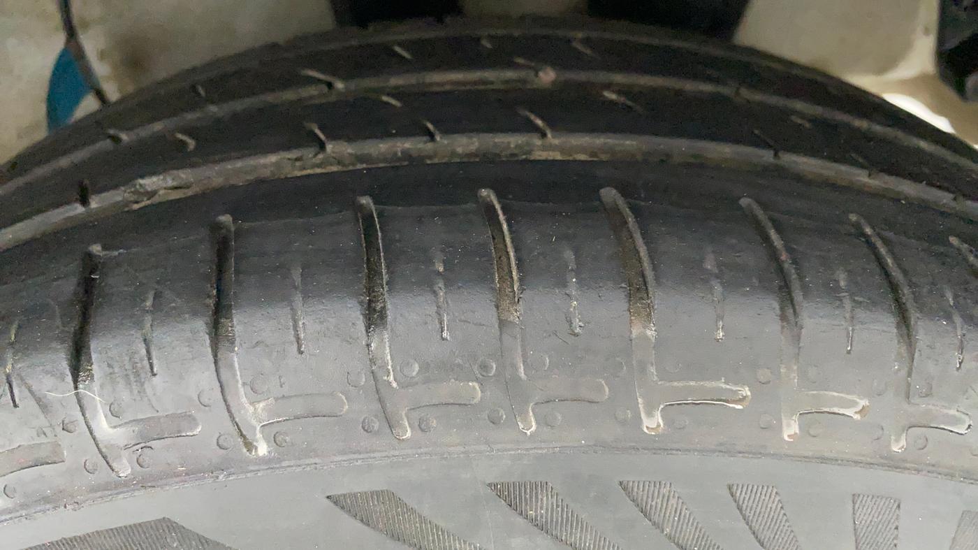 2021 Hyundai GRAND I10 NIOS SPORTZ CNG MT, CNG, Manual, 29,063 km, Left Rear Tyre Tread