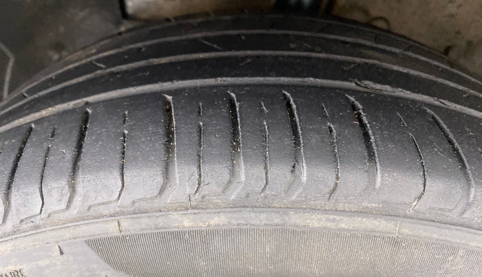 2019 Hyundai VENUE SX(O) CRDi, Diesel, Manual, 85,328 km, Left Front Tyre Tread