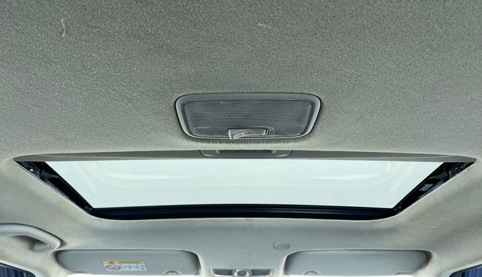 2019 Hyundai VENUE SX(O) CRDi, Diesel, Manual, 85,328 km, Moonroof/ Sunroof