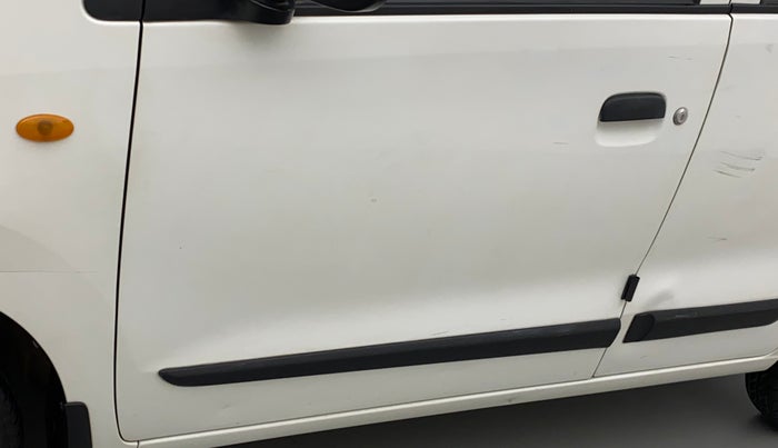 2012 Maruti Wagon R 1.0 LXI, Petrol, Manual, 41,218 km, Front passenger door - Minor scratches