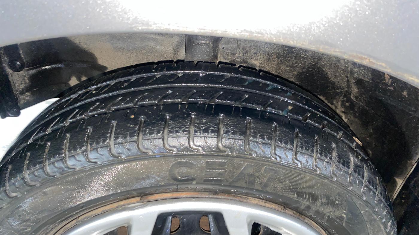 2015 Maruti Wagon R 1.0 VXI, Petrol, Manual, 55,068 km, Left Front Tyre Tread