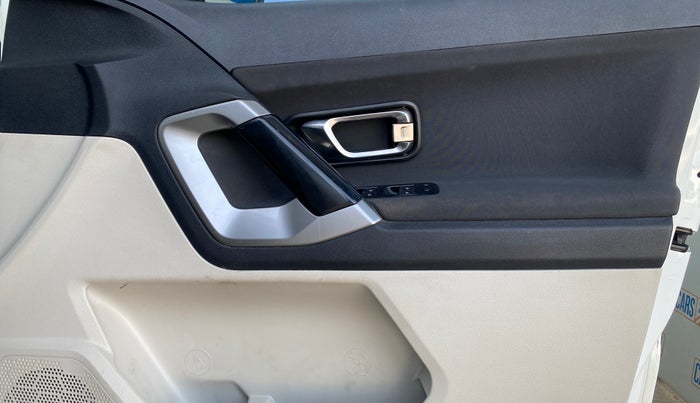 2022 Tata Safari XT PLUS, Diesel, Manual, 84,639 km, Driver Side Door Panels Control