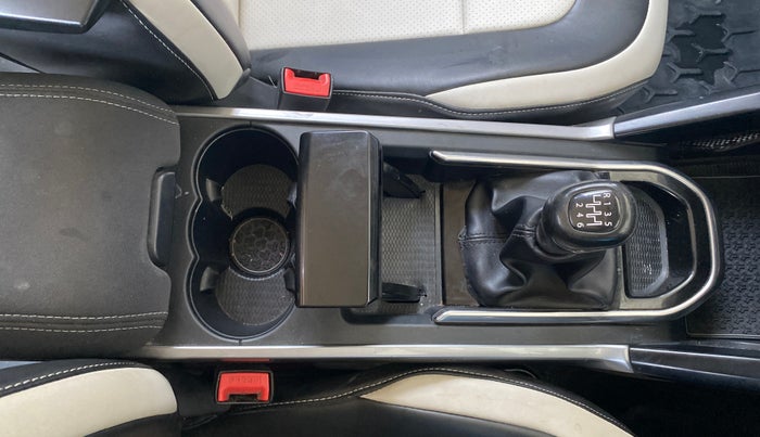 2022 Tata Safari XT PLUS, Diesel, Manual, 84,639 km, Gear Lever