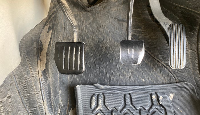 2022 Tata Safari XT PLUS, Diesel, Manual, 84,639 km, Pedals