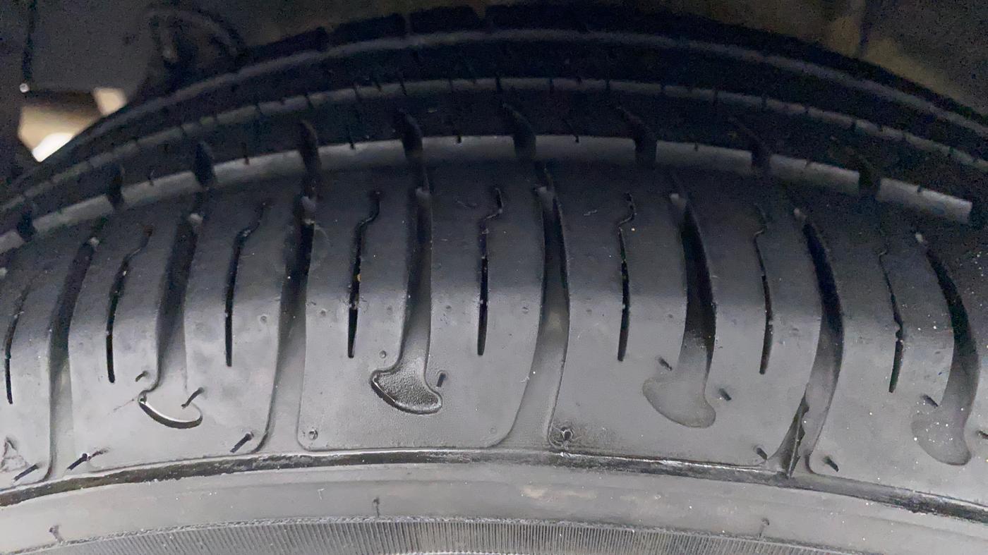 2019 Hyundai Grand i10 SPORTZ 1.2 KAPPA VTVT, Petrol, Manual, 16,561 km, Right Rear Tyre Tread
