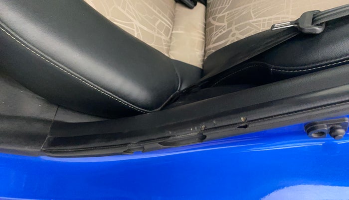 2019 Hyundai Grand i10 SPORTZ 1.2 KAPPA VTVT, Petrol, Manual, 16,561 km, Rear left door - Beading has minor damage